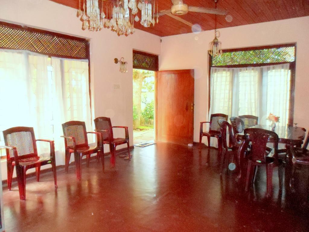 Hikkaduwa Home Stay Buitenkant foto