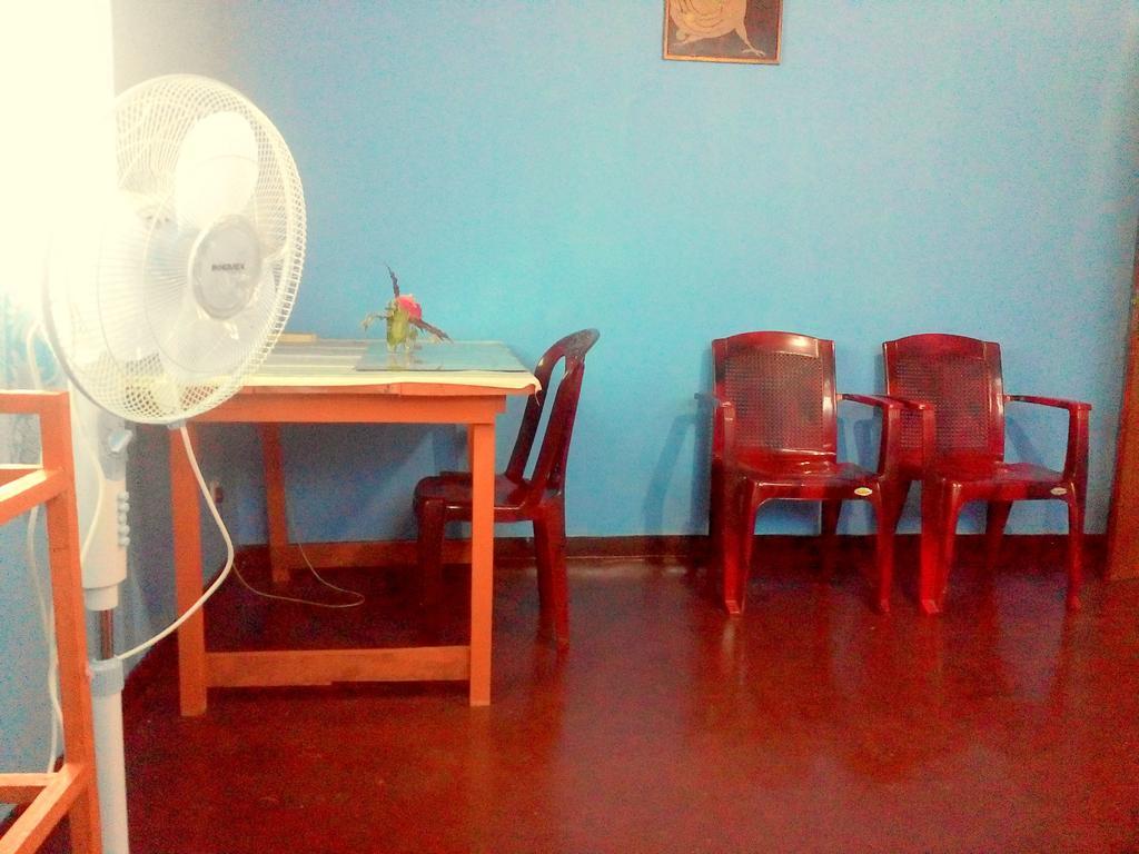 Hikkaduwa Home Stay Kamer foto