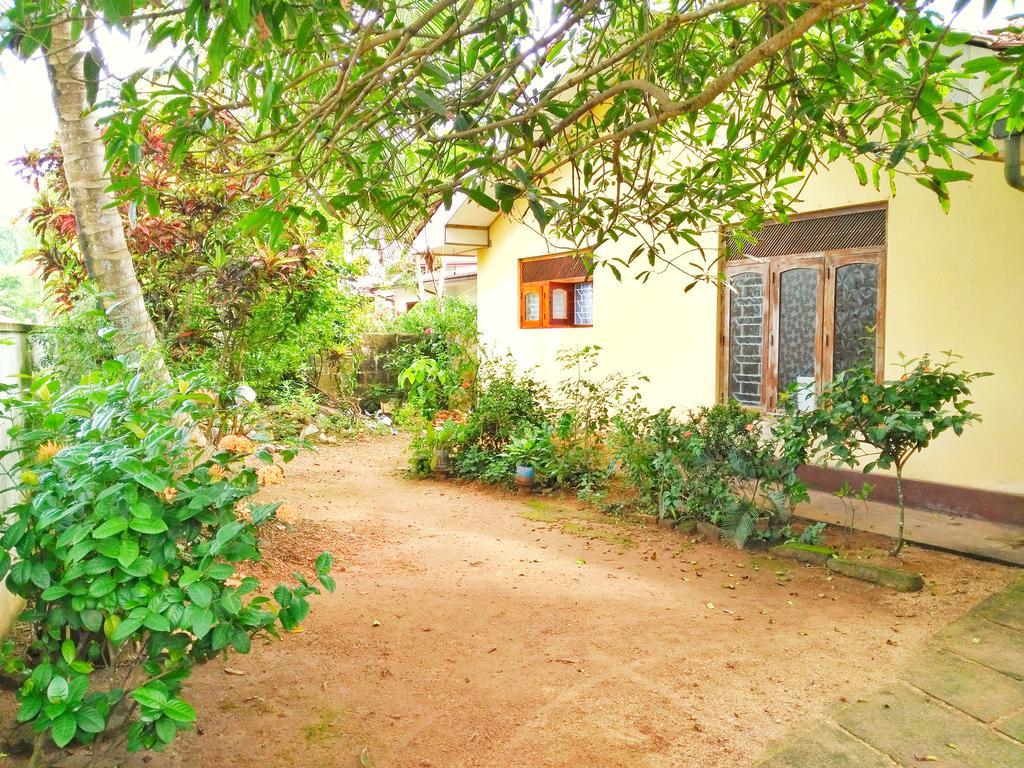 Hikkaduwa Home Stay Buitenkant foto
